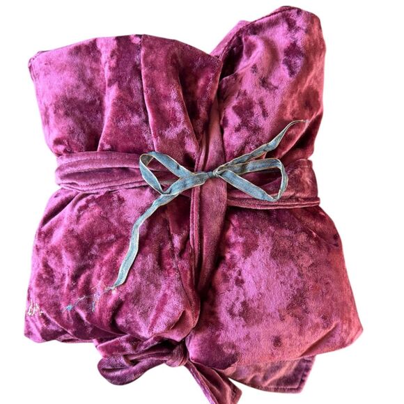 Pottery Barn Teen Harry Potter House Velvet Robe in Gryffindor Burgundy Velvet L - Picture 2 of 11